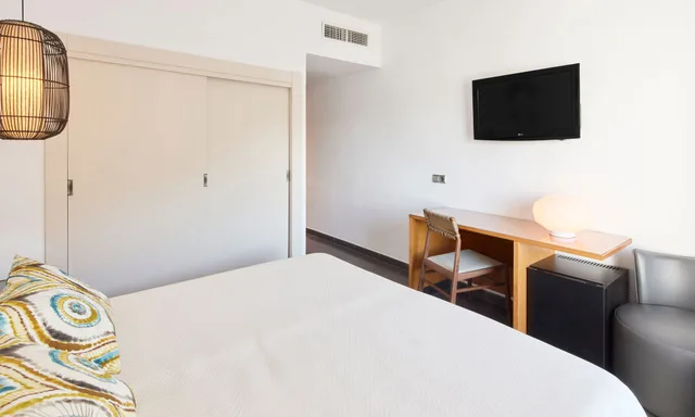 غرفة ديلوكس بإطلالة على البحر، Palladium Hotel Cala Llonga - Adults Only 9/10