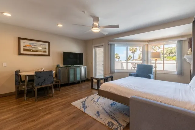 Studio, Queen Murphy Bed، San Clemente Cove 3/6