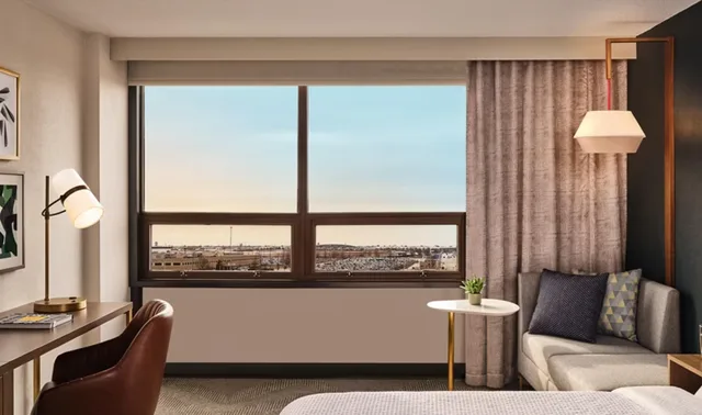 غرفة بسرير كينج لذوي الإعاقة، Hotel RL Cleveland Airport West 5/6