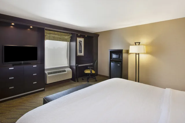 غرفة قياسية بسرير كينج، Hampton Inn & Suites Elyria Oh 5/9