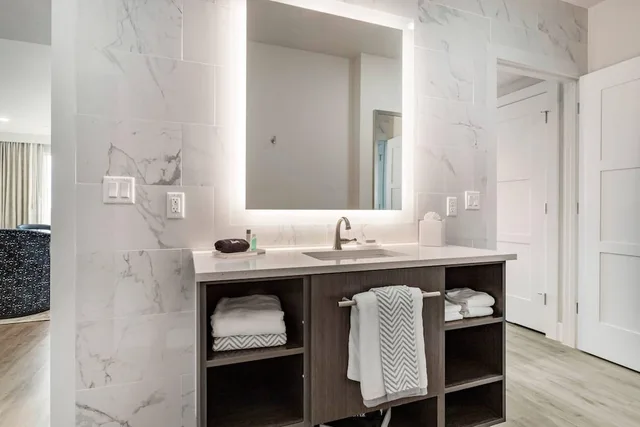 جناح بسرير كينج مع أريكة لذوي الإعاقة، Cambria Hotel Austin Uptown near the Domain 2/2
