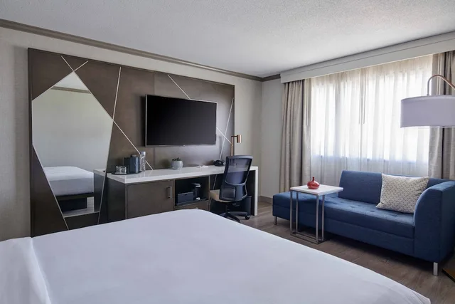غرفة بسرير كينج، Detroit Marriott Troy 2/5