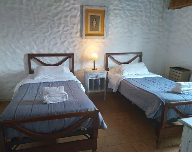 غرفة بسريرين منفصلين بحمام مشترك، Schilling Hostel Patagonico 1/2