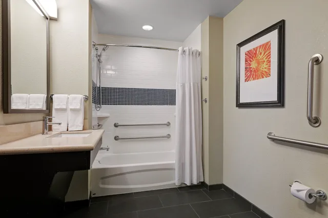 جناح بسريرين كوين بغرفة نوم واحدة بمطبخ لذوي الإعاقة، Staybridge Suites Washington D.C. - Greenbelt 5/6
