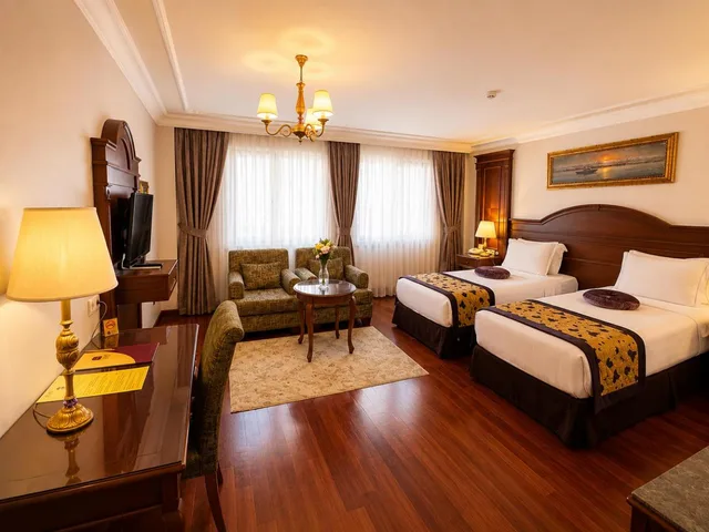 Deluxe, Suite, Queen Bed, Glk Premier Regency Suites And Spa 8/10