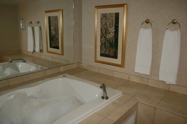 غرفة بسرير كينج بحوض جاكوزي، Hampton Inn Cincinnati Northwest Fairfield 3/3
