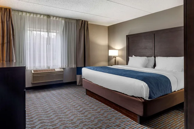 جناح، Comfort Inn Griswold, CT 1/2