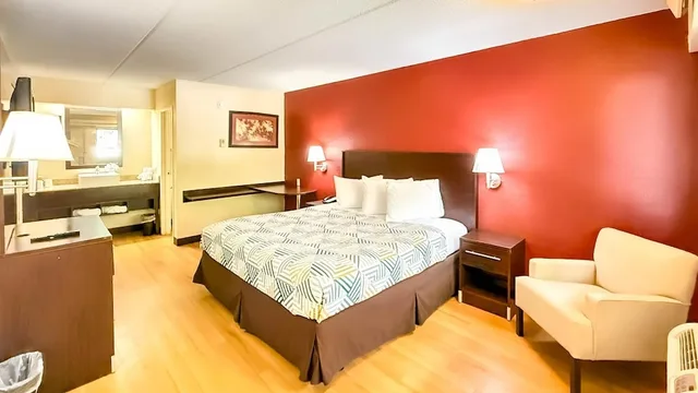 Deluxe, King Bed, Motel 6 Atlanta Smyrna / Ballpark 3/10