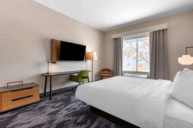 غرفة بسرير كينج لذوي الإعاقة، Fairfield by Marriott Inn & Suites Sandusky 2/4