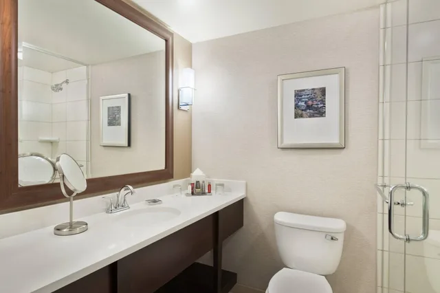 غرفة تنفيذية بسرير كينج، Chicago Marriott Northwest 3/3