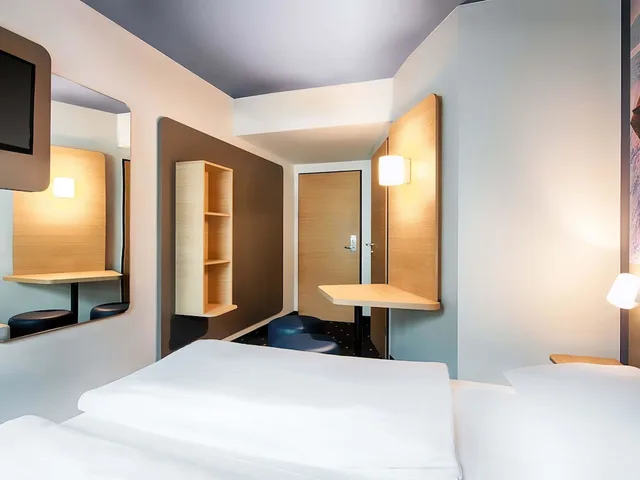 غرفة بسرير كوين، B&B Hotel Kaiserslautern 4/6