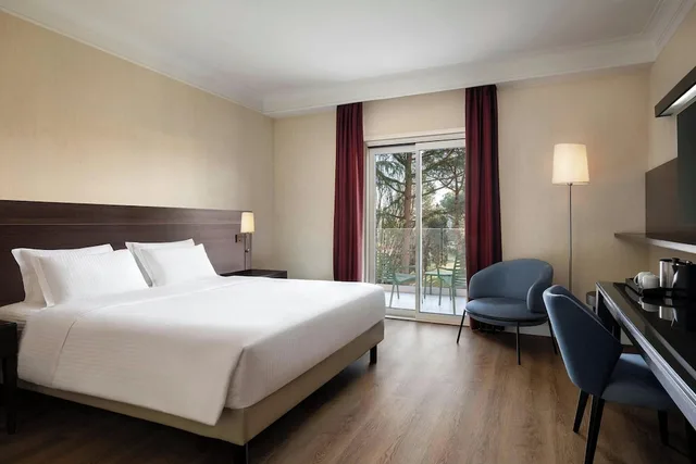 غرفة بسرير كينج، Courtyard By Marriott Rome Central Park 2/5
