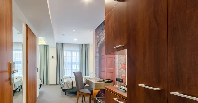 غرفة ثلاثية، Celestin Residence 4/6