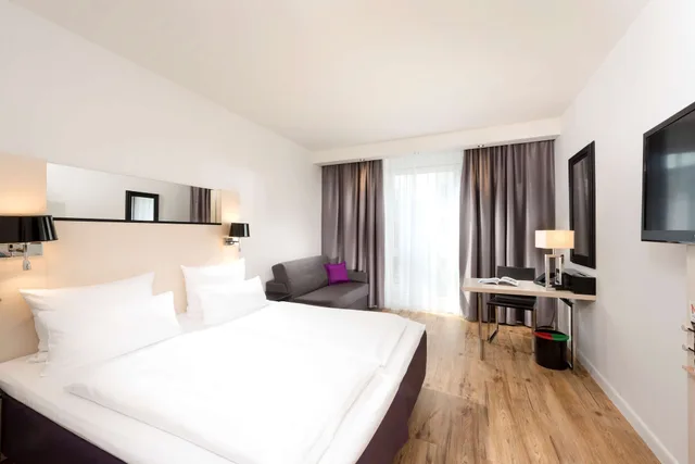 Superior, Twin Beds, Balcony, Scandic Berlin Kurfurstendamm 1/10