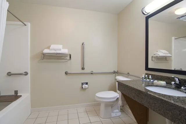 غرفة قياسية بسرير كينج، Best Western Plus Albert Lea I-90/i-35 Hotel 3/5
