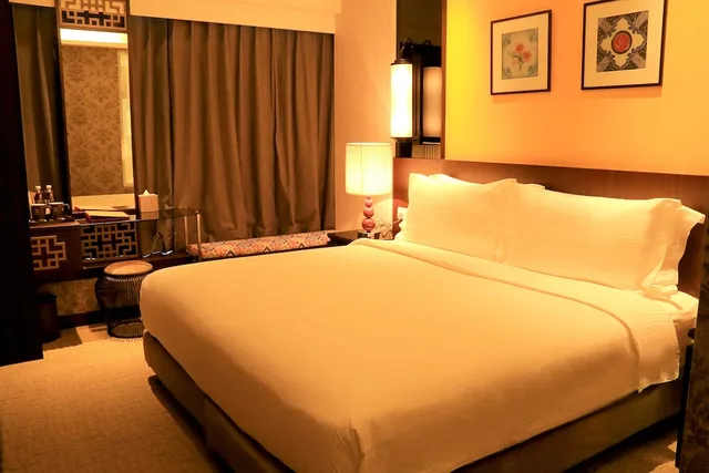 2 Bedrooms, Estadia, Deluxe, Suite, Double and Twin Beds, City View، Estadia Hotel 2/2