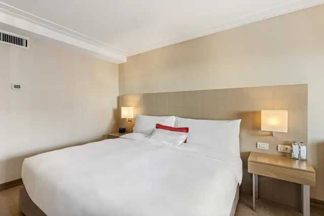 غرفة كلاسيكية بسرير كينج بشرفة مع دخول صالة النادي للمدخنين، Intercontinental Sao Paulo 5/10