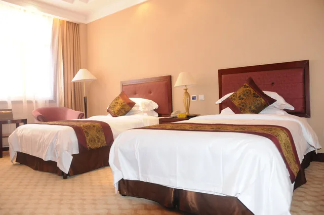غرفة بسرير كينج، Sogecoa(Zambia)Golden Peacock Hotel 2/4