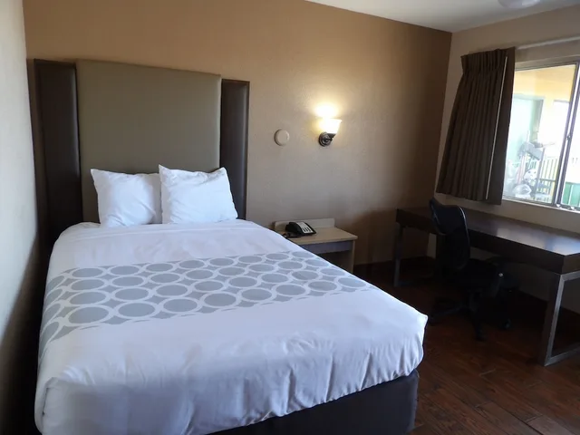 Standard, Double Bed, Accessible, Econo Lodge Inn & Suites Yuma 2/3