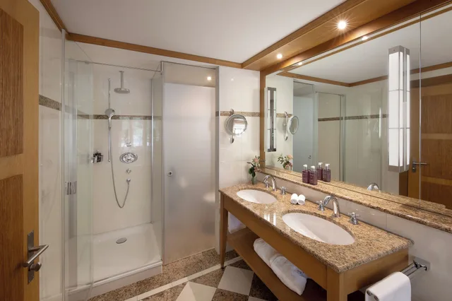 Bellavista, Deluxe, King Bed، Grand Hotel Kronenhof 3/3