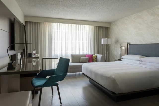 Suite, Marriott Miami Airport 1/2