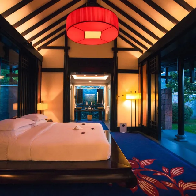 Wellbeing Jet Pool Villa King، BANYAN TREE LIJIANG 1/2