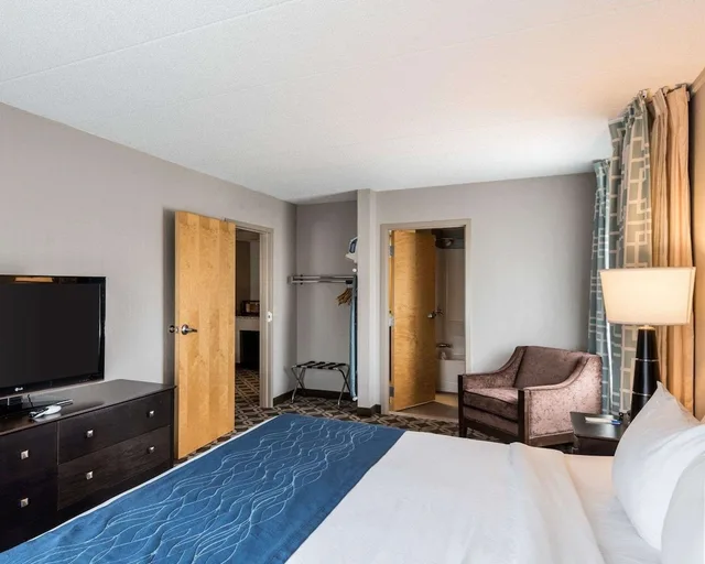 جناح بسرير كينج مع أريكة، Comfort Inn Rehoboth Beach 1/5