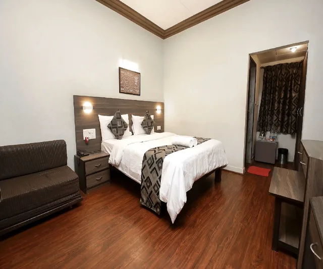 غرفة سوبيريور بسرير كوين، West End Hotel 2/7