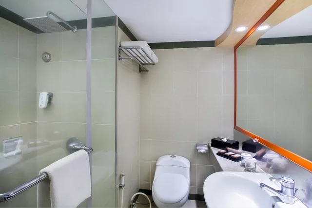 غرفة سوبيريور بسرير كوين، Tamarin Hotel Jakarta 5/6