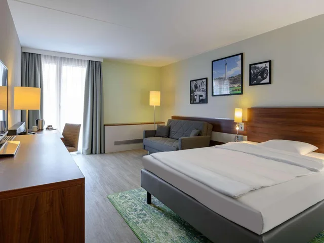 غرفة قياسية بسرير كينج وسرير كوين، Mercure Hotel Stuttgart Sindelfingen an der Messe 2/10