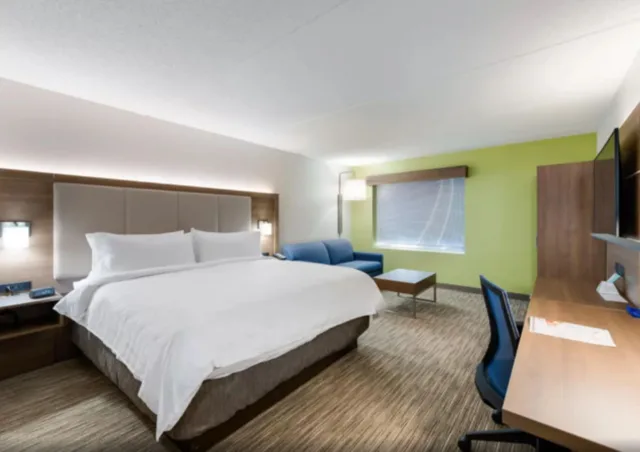جناح بسرير كينج، Holiday Inn Express Naperville 1/3