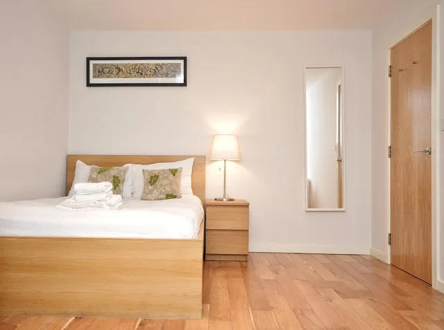 Semi Basement, Double Bed, Garden Access, Ground Floor, Notting Hill Serviced Apartments by Concept Apartments 1/5