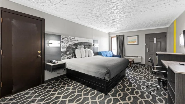 غرفة بسرير كينج لذوي الإعاقة، Super 8 by Wyndham Norman West OK 1/5
