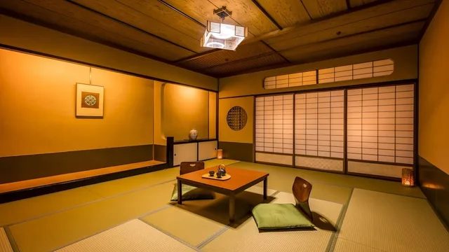 غرفة يابانية سوبيريور بفراش فوتون وسريرين منفصلين بغرفتين بحوض استحمام، Yukai Resort Saichoraku 1/2
