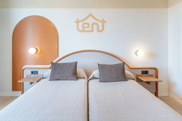 غرفة قياسية بسريرين منفصلين بإطلالة على البحر، Tent Arenal 3/5