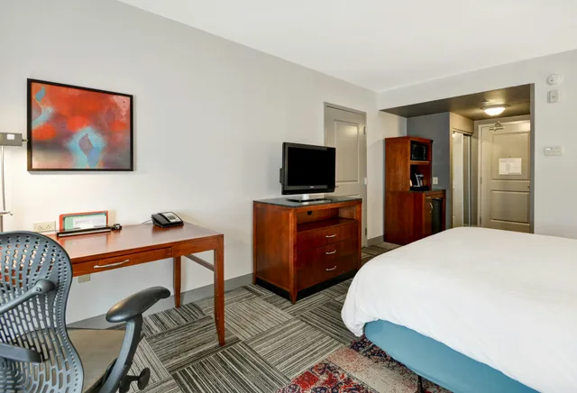 غرفة بسرير كينج لذوي الإعاقة، Hilton Garden Inn Gulfport Airport 4/6