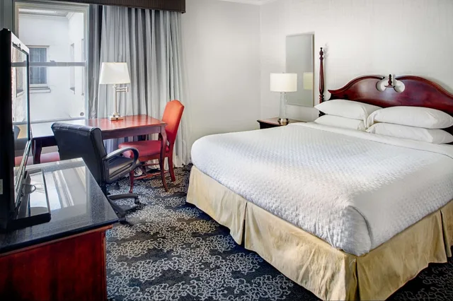 Suite, 2 King Beds, 2 Bathrooms, Accessible، Embassy Suites By Hilton Portland Downtown 1/3