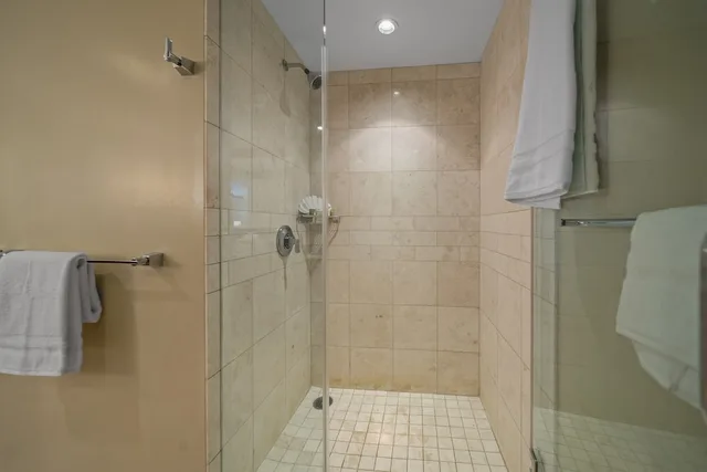 3 Bedrooms, Hokulani, Suite, 3 King Beds, Ocean View, 3 Bathrooms, Sofa, OUTRIGGER Honua Kai Resort & Spa 6/10
