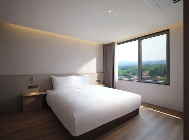 Upgrade, 2 Bedrooms, Village, Resort, Junior Suite, Classic, Twin Beds, 2 King Beds، Haevichi Hotel and Resort Jeju 1/5
