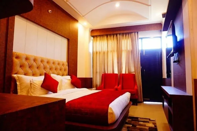 غرفة بريميير بسرير كوين، Hotel Grand Hill 2/10