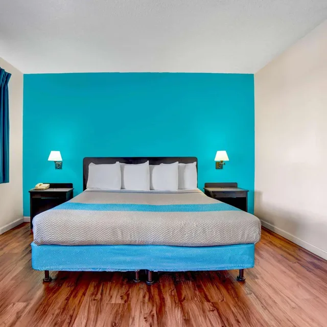 غرفة بسرير كينج لذوي الإعاقة، Motel6 Fort Bragg, CA 2/7