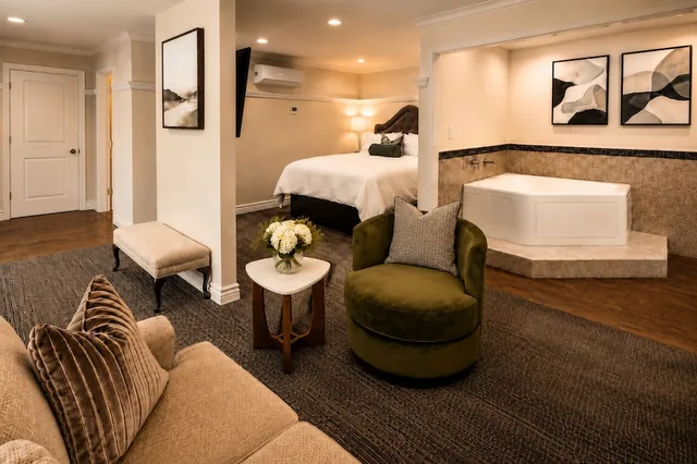 Premium, Studio, King Bed, Jetted Tub, Wayside Inn 6/6