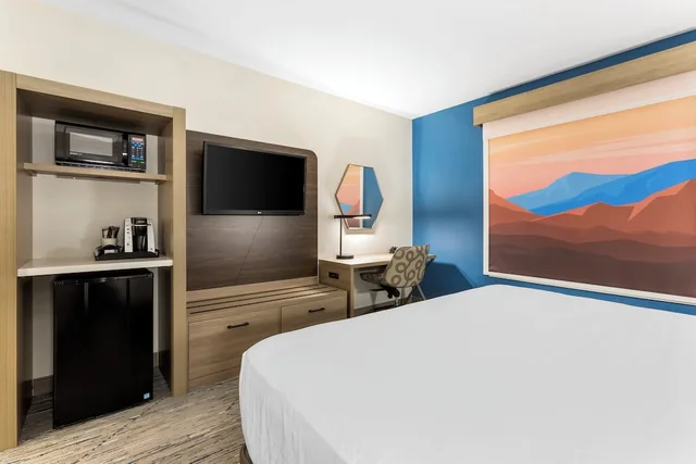 غرفة قياسية بسرير كوين، Holiday Inn Express Hotel And Suites Belgrade 1/8