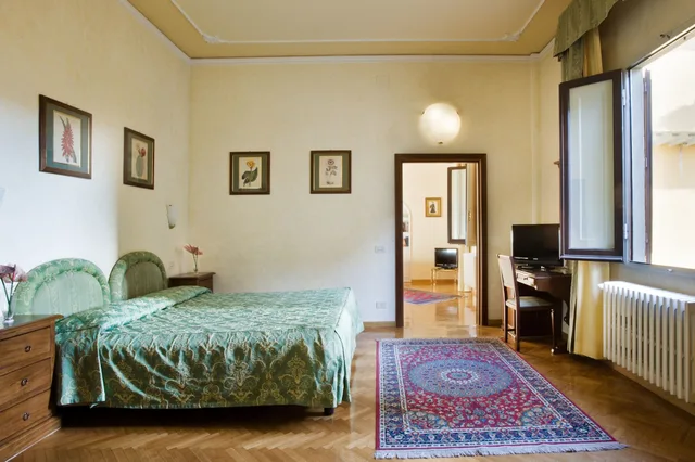 جناح بسرير كوين بإطلالة على النهر، Hotel Alessandra 1/3