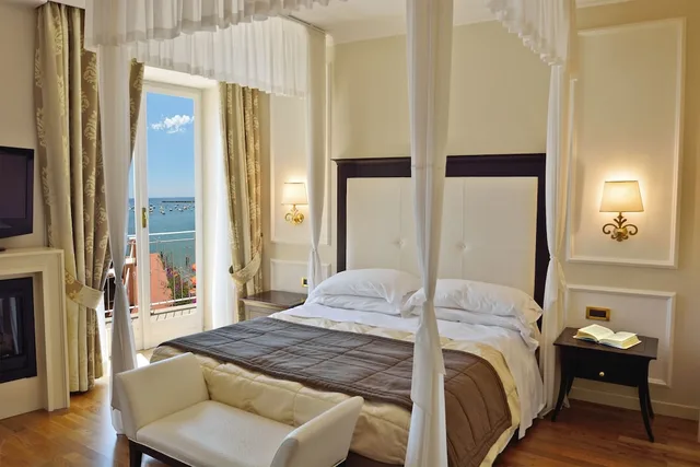 جناح جونيور بإطلالة على البحر بغرفة نوم واحدة مع أريكة، Hotel Miramare and Spa 3/8