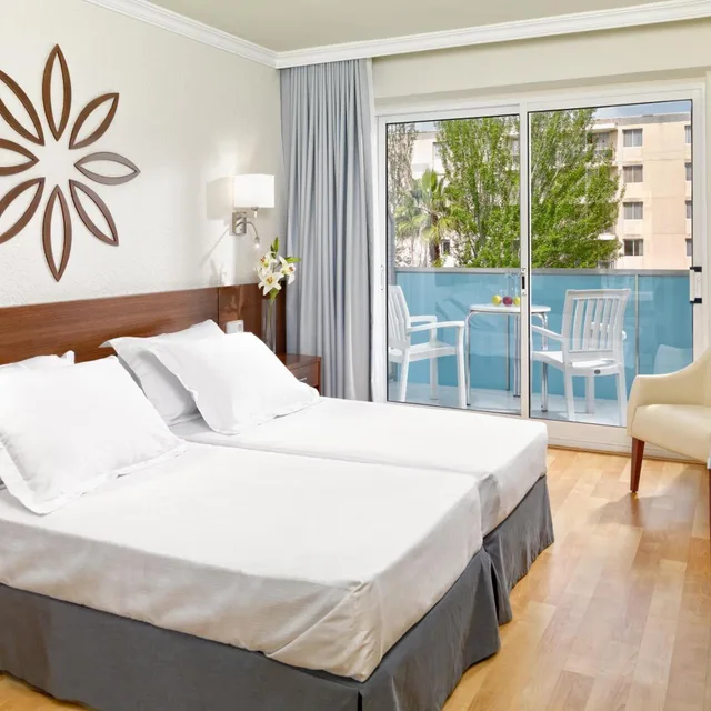 غرفة بسرير مزدوج أو سريرين منفصلين، H10 Delfin - Adults Only 1/3