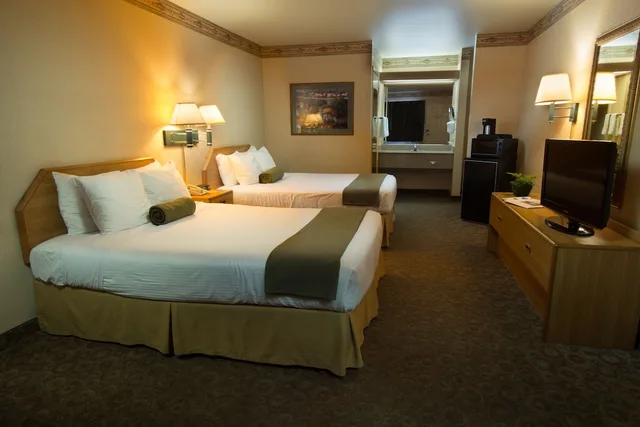 غرفة ديلوكس بسريرين كوين، The Redwood Riverwalk A Boutique Hotel 1/10