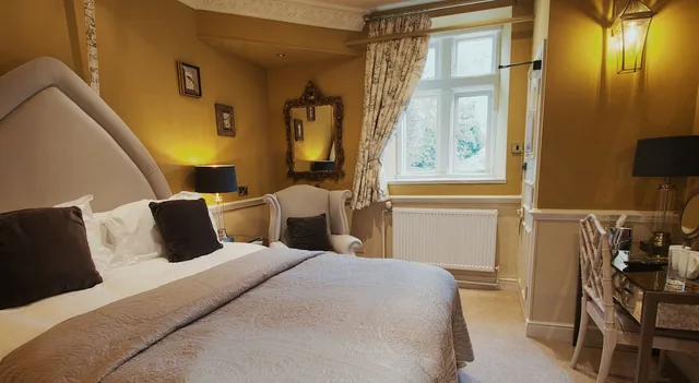 Courtyard, Classic, Double Bed، Lumley Castle 2/10