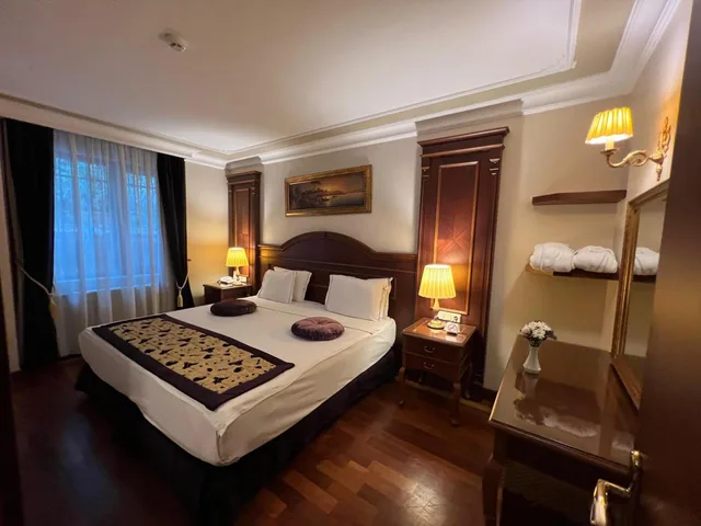 Deluxe, Suite, Queen Bed, Glk Premier Regency Suites And Spa 3/10