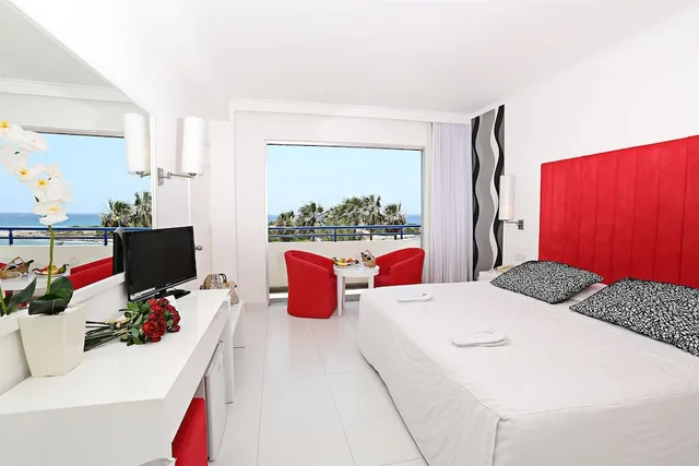 غرفة بسريرين منفصلين بإطلالة على الحديقة، Dome Beach Marina Hotel and Resort 2/8